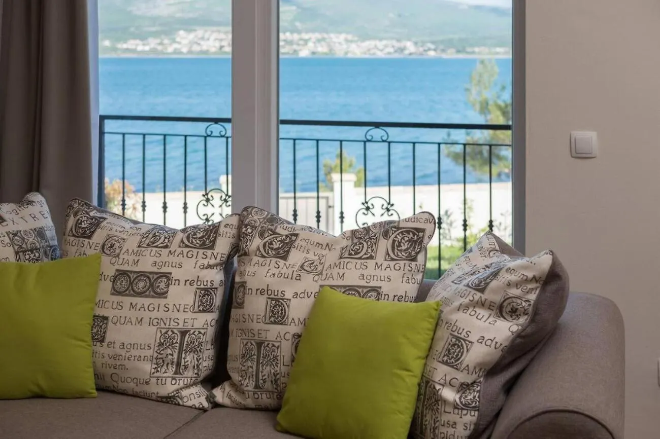 Beachfront Villa Noa With Heated Pool Pridraga 0*,