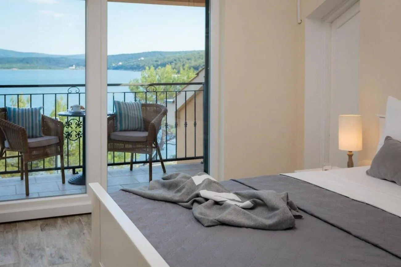 Beachfront Villa Noa With Heated Pool Pridraga 0*,