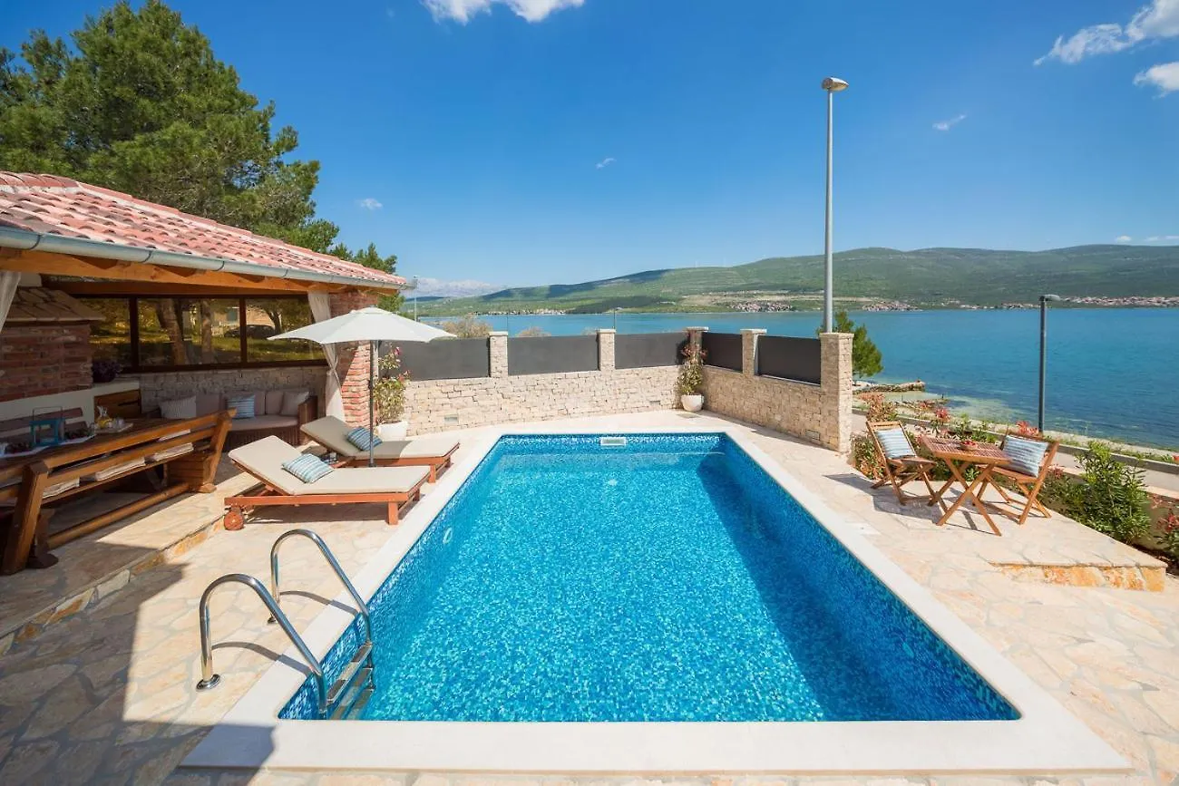 Beachfront Villa Noa With Heated Pool Pridraga 0*,